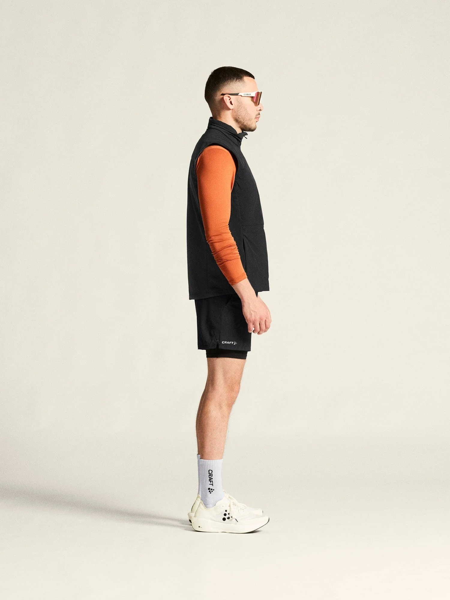 Men's ADV Essence Warm Running Vest 2 - Black - Image 6
