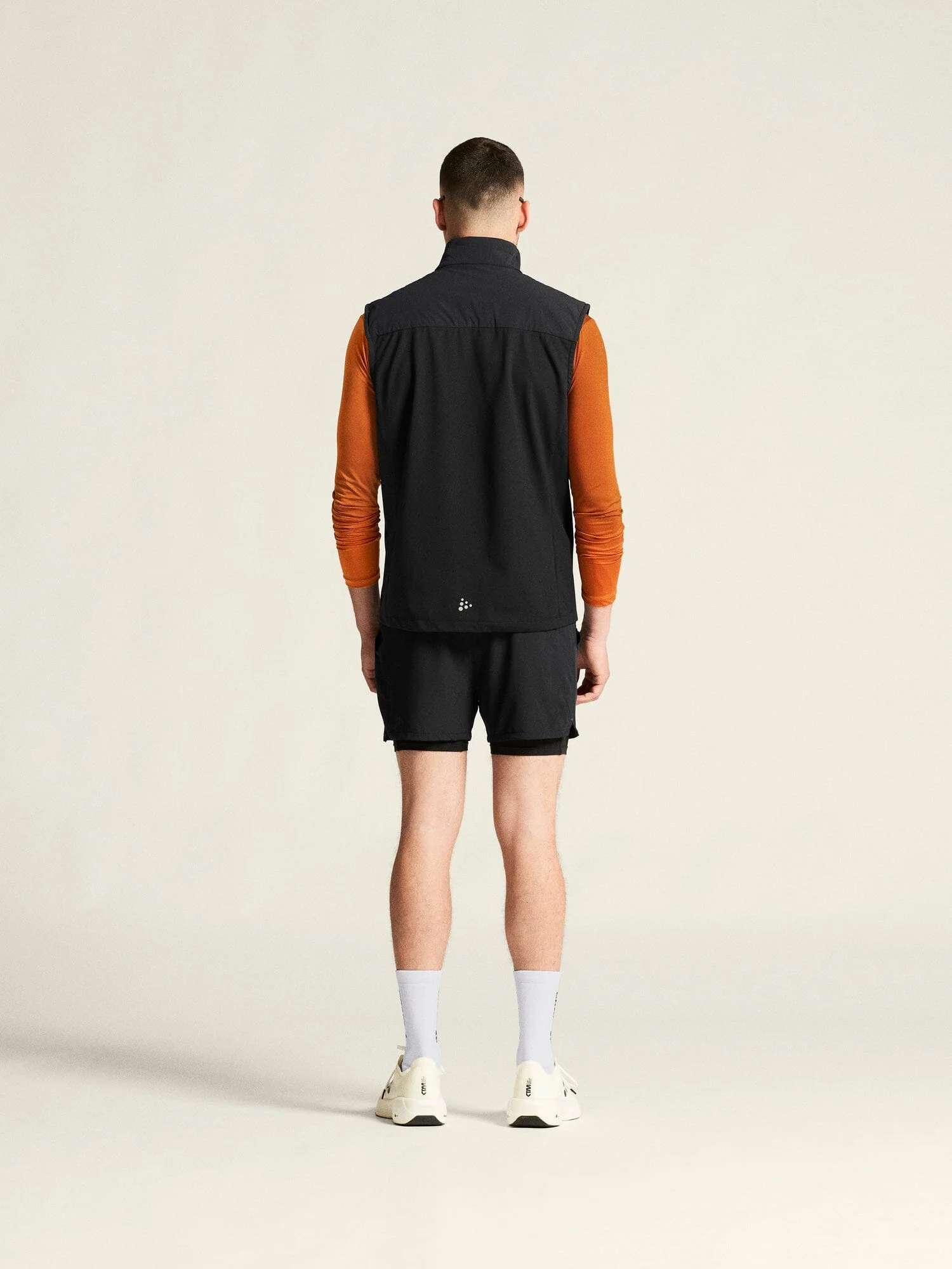 Men's ADV Essence Warm Running Vest 2 - Black - Image 7
