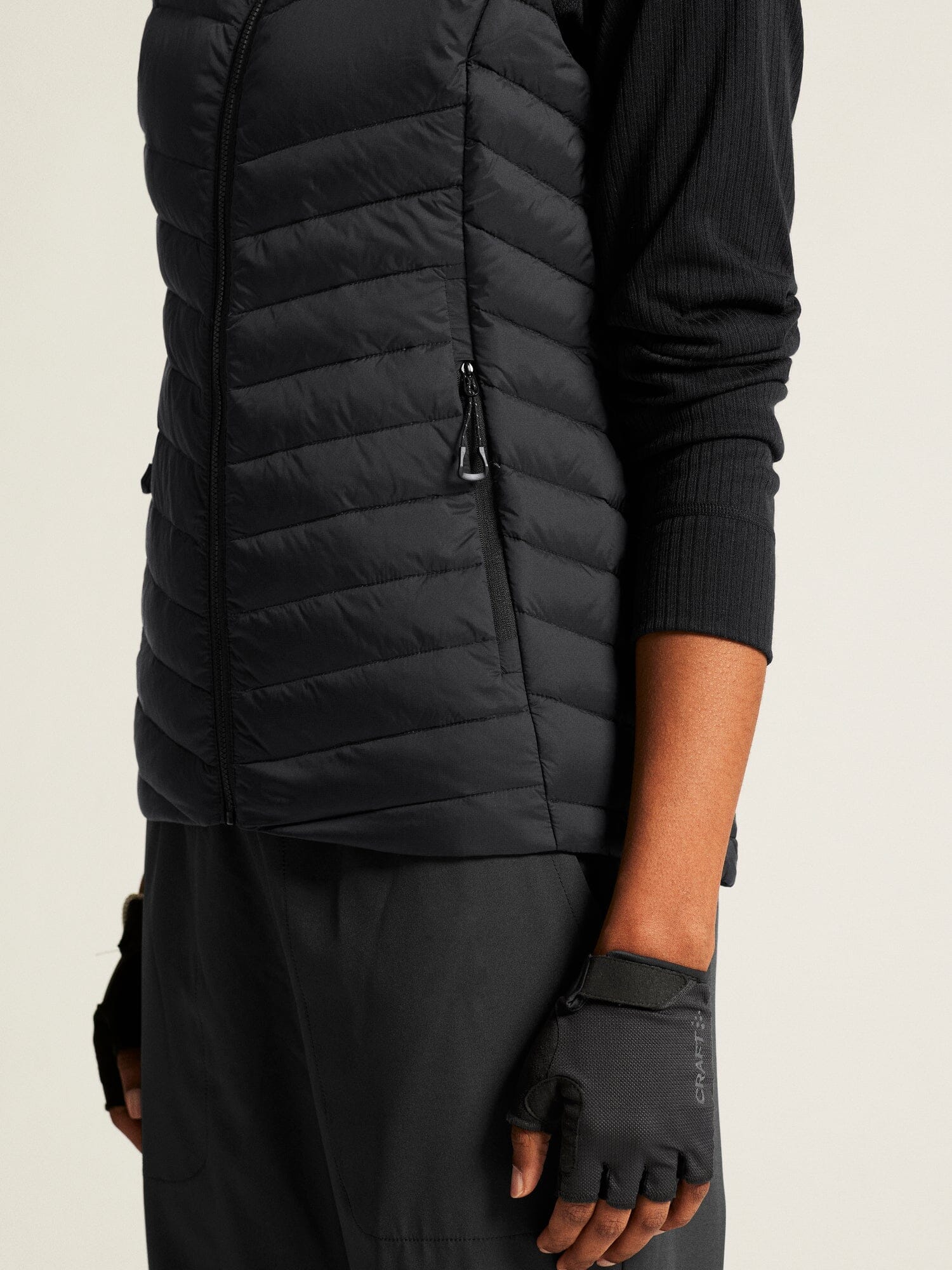 Women's ADV Explore Light Down Vest - Black - Image 4
