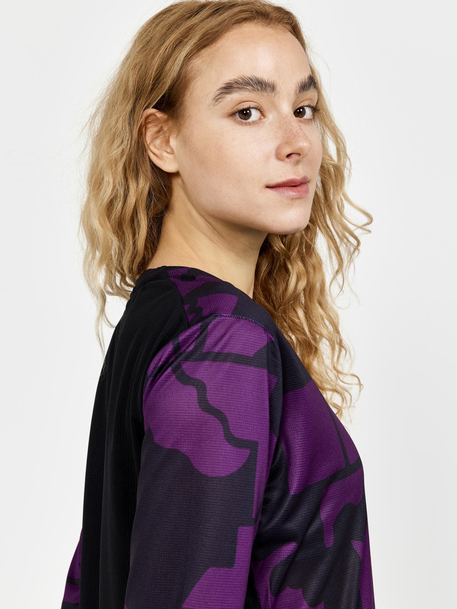 Women's Core Gravel Short Sleeve Tee - BLOSSOM-BLACK - Image 4
