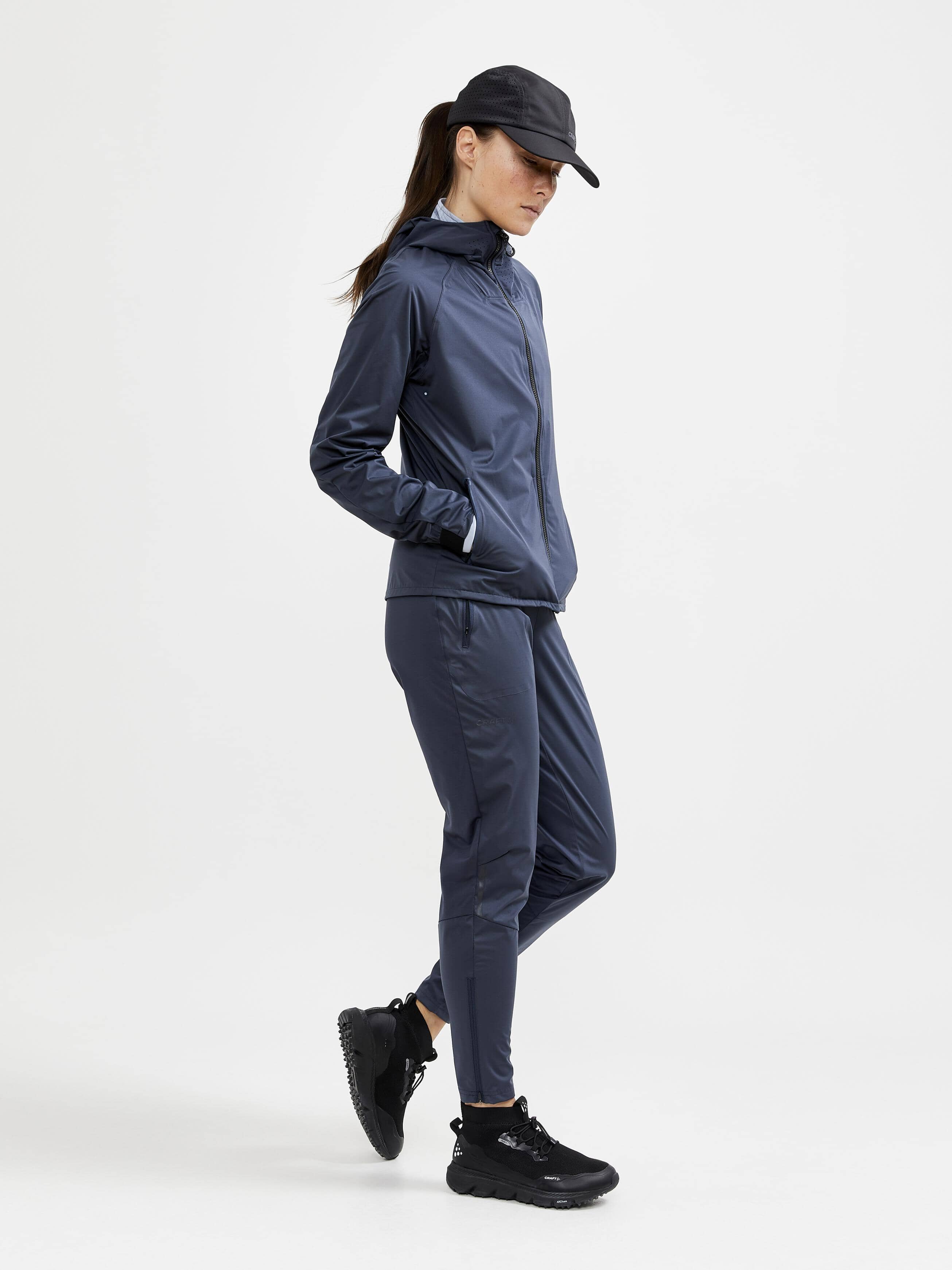 Women's Pro Hydro Running Jacket 2 - Black - Image 24