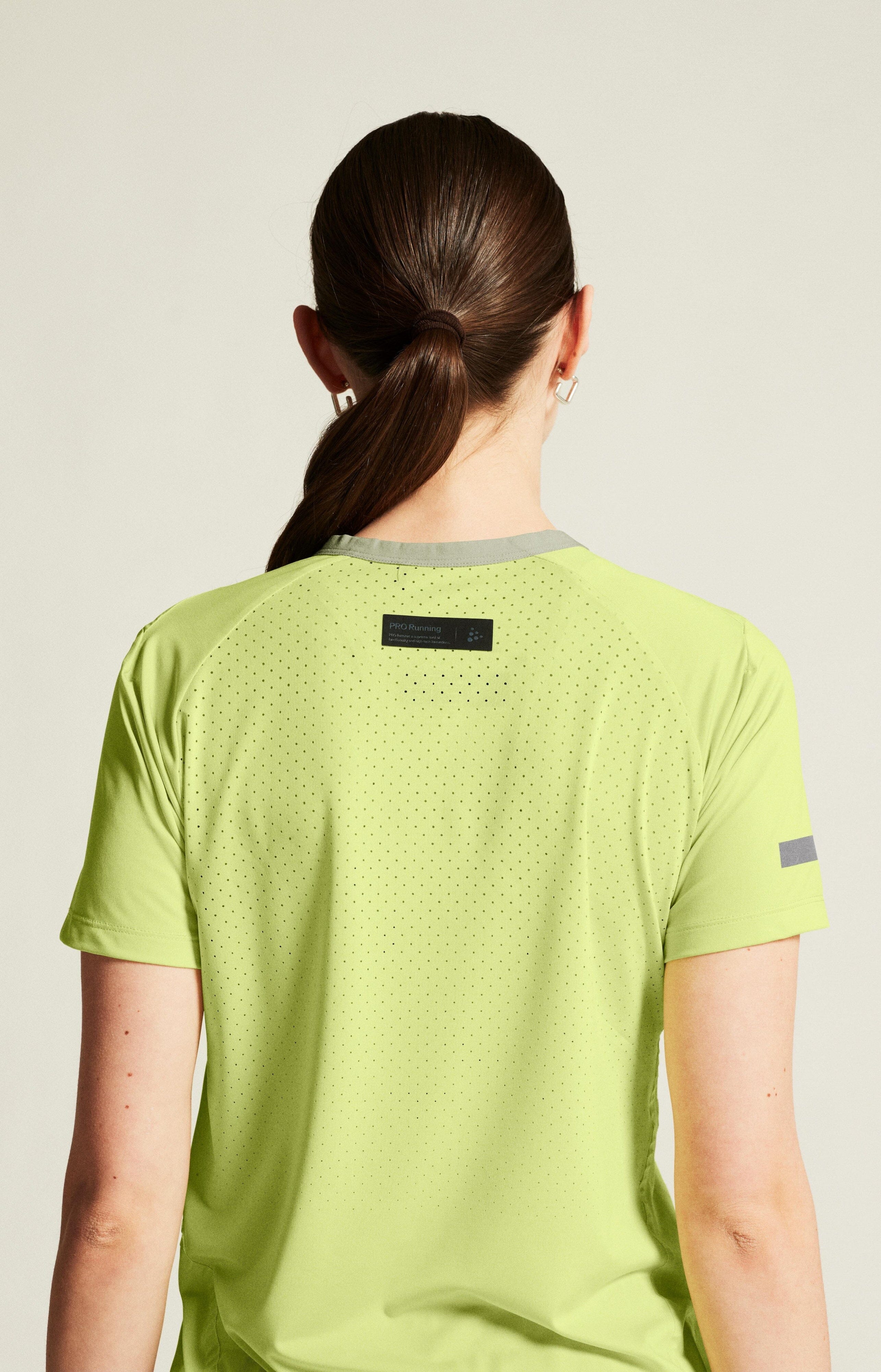Women's Pro Hypervent Running Tee 2.0 - Black - Image 13