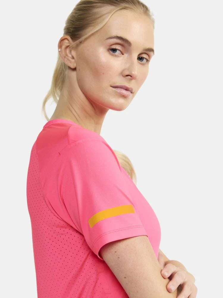 Women's Pro Hypervent Running Tee 2.0 - Black - Image 20