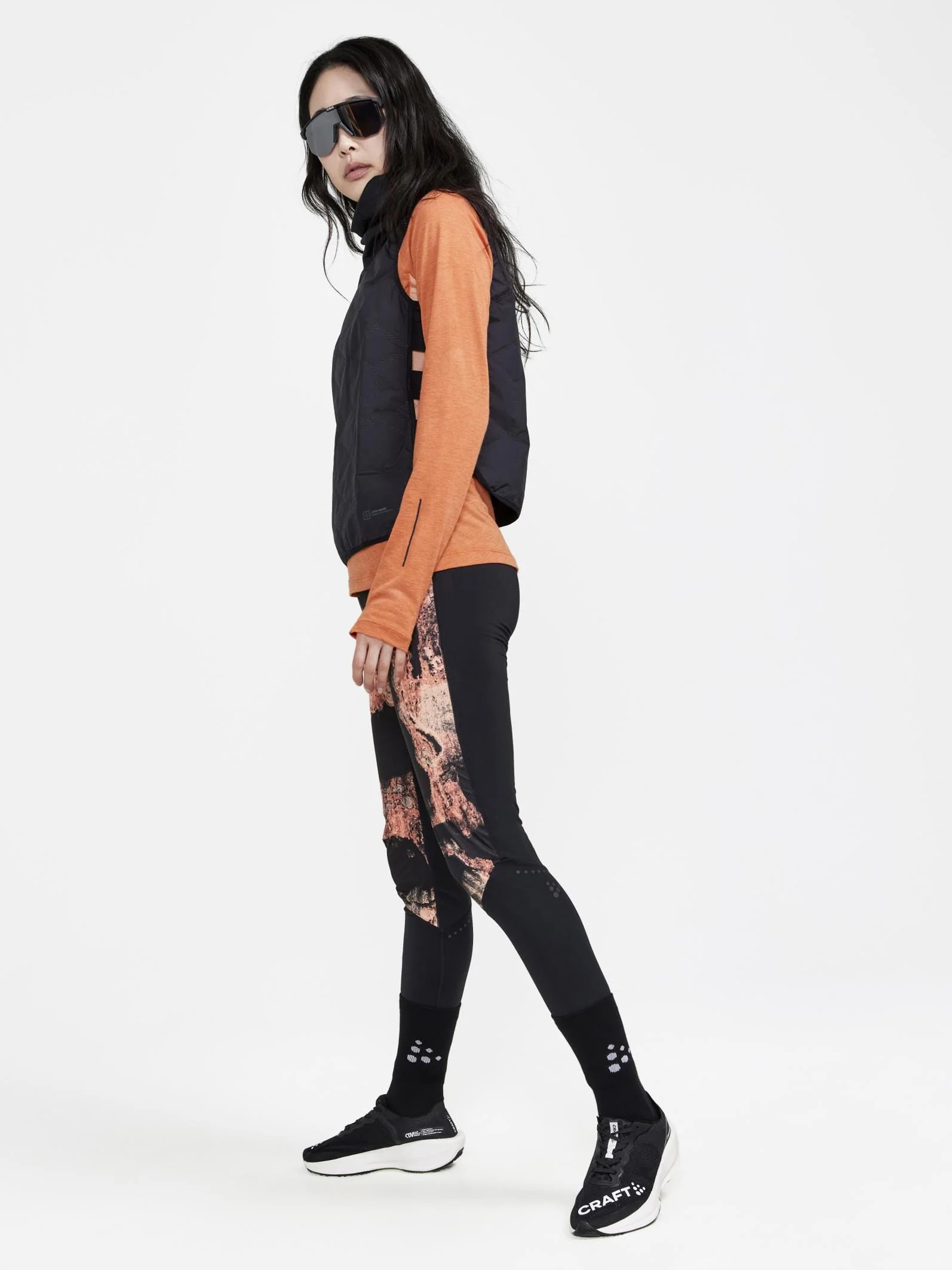 Women's SubZ Running Vest 3 - Black - Image 4
